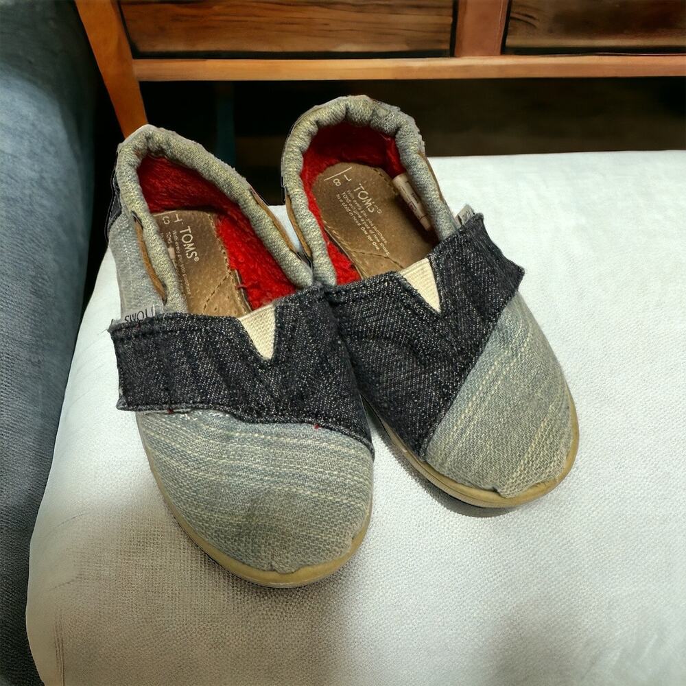 Toms Unisex Shoes Sz 8 Blue Chambray Denim Two Tone Red Faux‎ Fur Lined